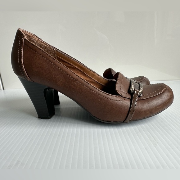 SoftShoe by Medicus Brown Heels Pumps with Buckle Snakeskin Accent Size 8 - Picture 4 of 10